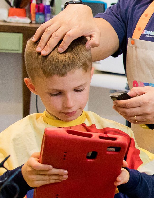 CORTE DE CABELO INFANTIL SALÃO DE BELEZA INFANTIL CURITIBA